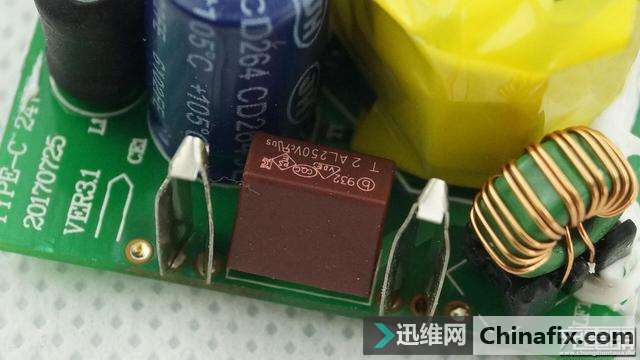 SIMPTUNE 30W USB PD智能快充技术适配器拆解