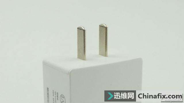 SIMPTUNE 30W USB PD智能快充技术适配器拆解