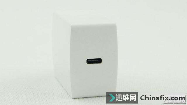 SIMPTUNE 30W USB PD智能快充技术适配器拆解