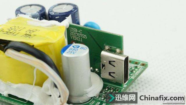 SIMPTUNE 30W USB PD智能快充技术适配器拆解