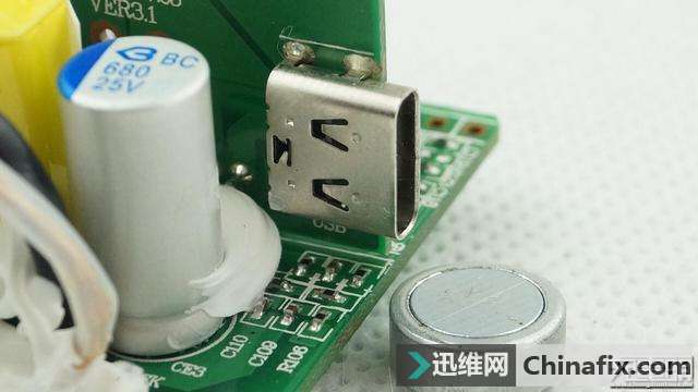 SIMPTUNE 30W USB PD智能快充技术适配器拆解
