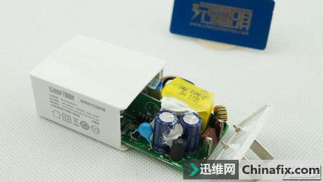 SIMPTUNE 30W USB PD智能快充技术适配器拆解