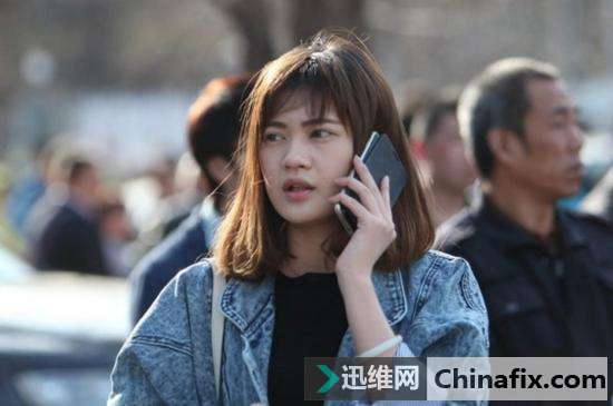iPhone背部这个小孔,千万别去捅!捅了就出事
