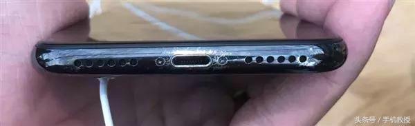 iPhone X问题集中爆发,掉漆、不管用、杂音……你还敢买吗?