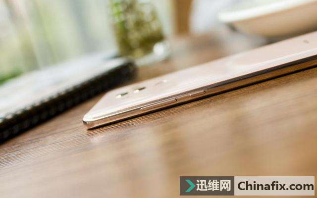 玻璃和金属完美融合 HUAWEI Mate 10 Pro图赏测评
