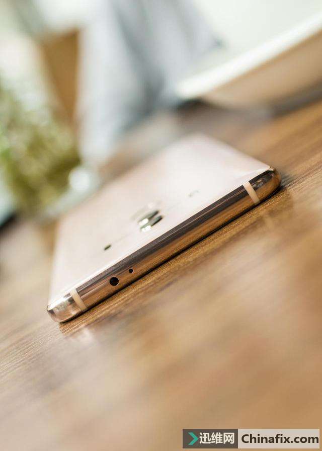 玻璃和金属完美融合 HUAWEI Mate 10 Pro图赏测评