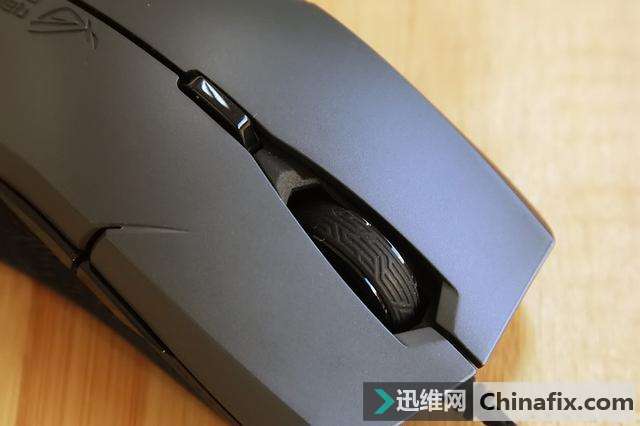 可更换上盖规划 ROG STRIX Evolve鼠标测评