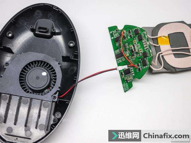 自主散热的数码猫S440无线充电器拆解