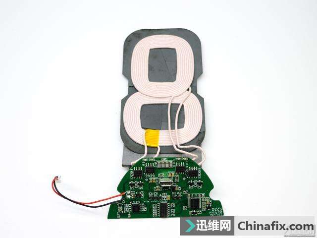 自主散热的数码猫S440无线充电器拆解