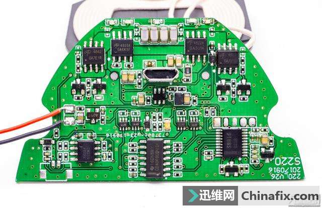 自主散热的数码猫S440无线充电器拆解