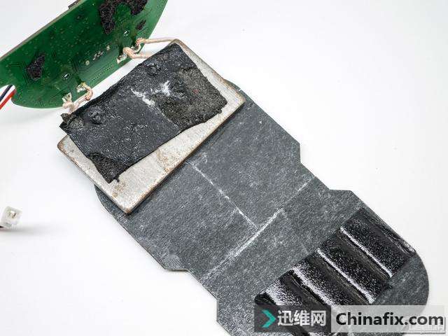 自主散热的数码猫S440无线充电器拆解