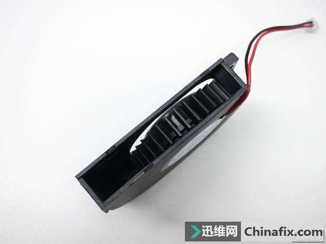 自主散热的数码猫S440无线充电器拆解