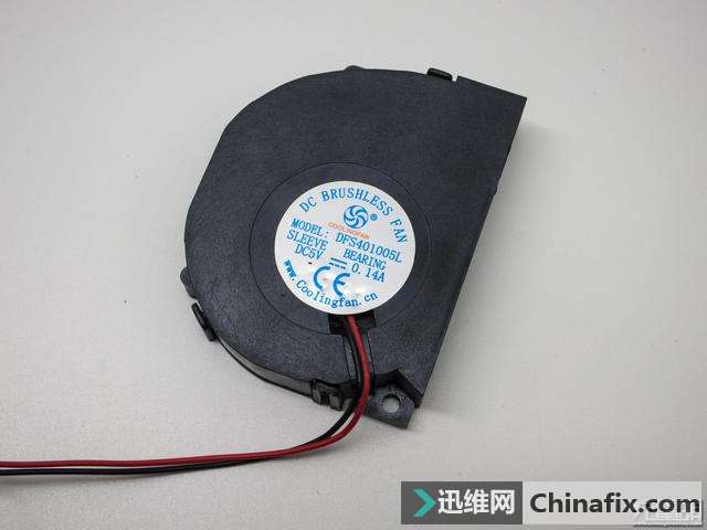 自主散热的数码猫S440无线充电器拆解