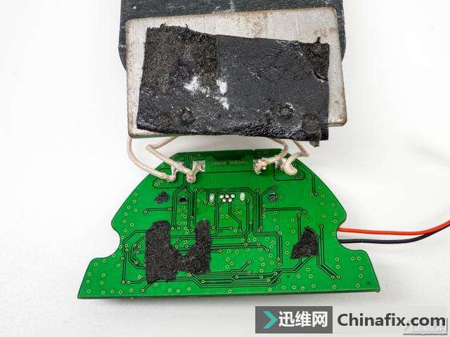 自主散热的数码猫S440无线充电器拆解