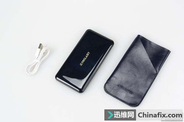 C+L+A三口双面盲插,高颜值台电Slim S10移动电源开箱拆解测评