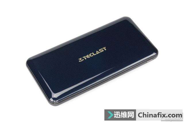 C+L+A三口双面盲插,高颜值台电Slim S10移动电源开箱拆解测评