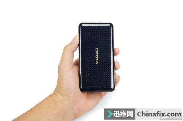 C+L+A三口双面盲插,高颜值台电Slim S10移动电源开箱拆解测评