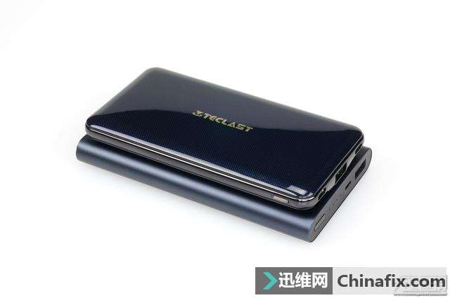 C+L+A三口双面盲插,高颜值台电Slim S10移动电源开箱拆解测评