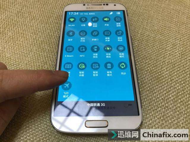手机收到系统升级推送到底升不升级?安卓和苹果的做法不一样!