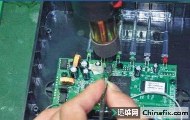 教你怎么跟换路由里面的芯片,自己动手