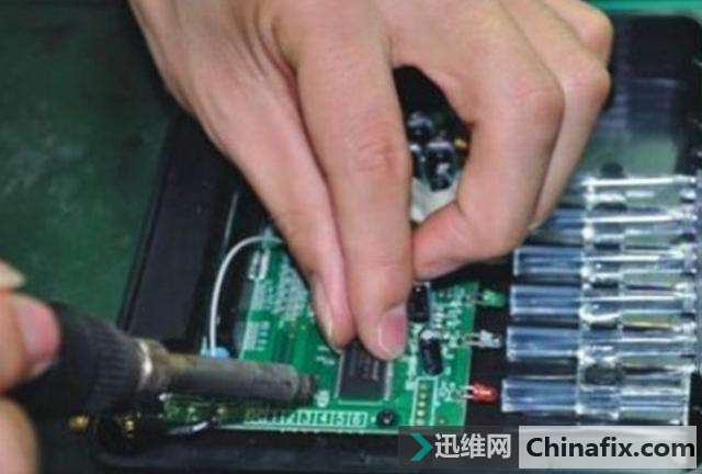 教你怎么跟换路由里面的芯片,自己动手