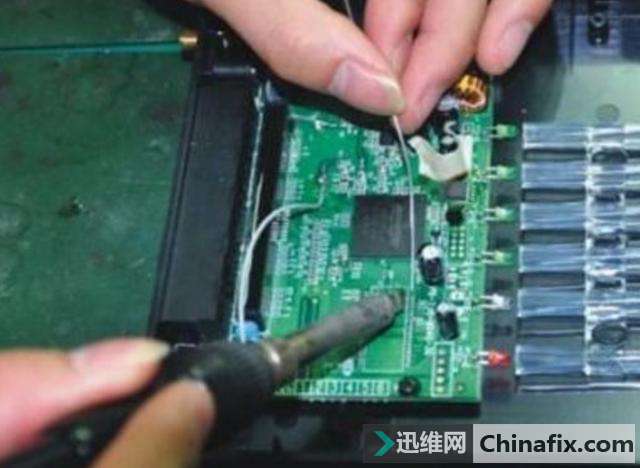 教你怎么跟换路由里面的芯片,自己动手