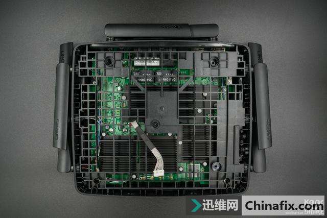 Linksys EA9500S无线路由器 拆解