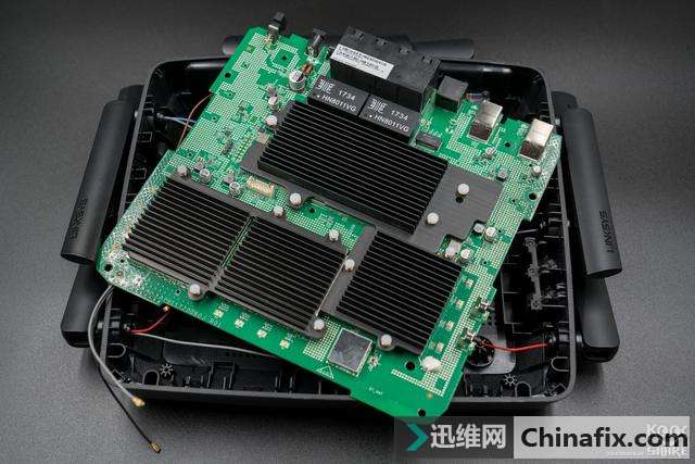 Linksys EA9500S无线路 由器拆解
