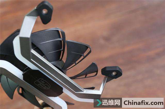 无边框风扇+RGB流动灯光系统!玩家风暴MF120风扇测评