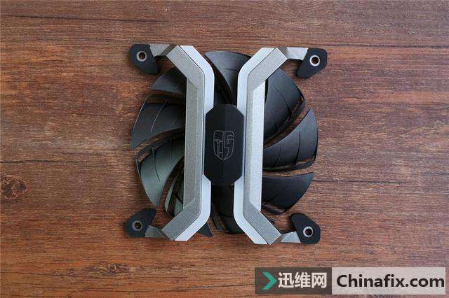 无边框风扇+RGB流动灯光系统!玩家风暴MF120风扇测评