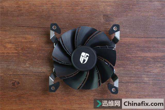 无边框风扇+RGB流动灯光系统!玩家风暴MF120风扇测评