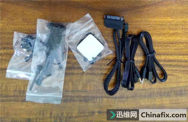 无边框风扇+RGB流动灯光系统!玩家风暴MF120风扇测评