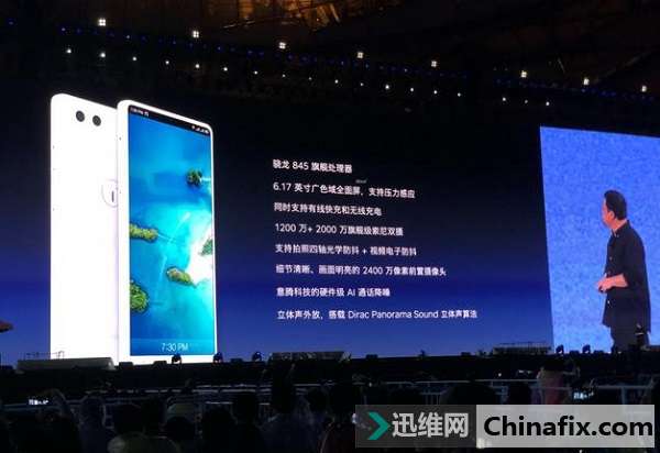 5分钟看完锤子科技坚果R1手机与坚果TNT工作