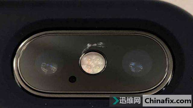 iPhone X后置摄像头玻璃自行破损：遭用户集体投诉