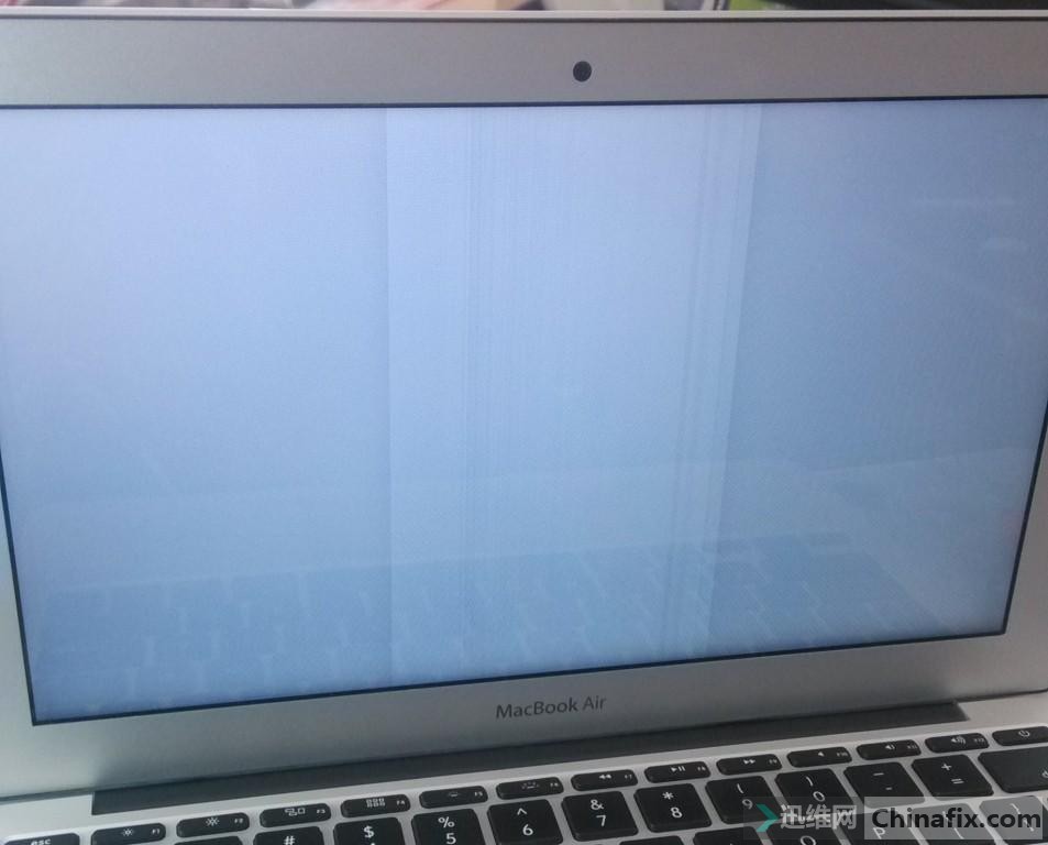 macbookaira1465灰屏有灰色坚条能进系统