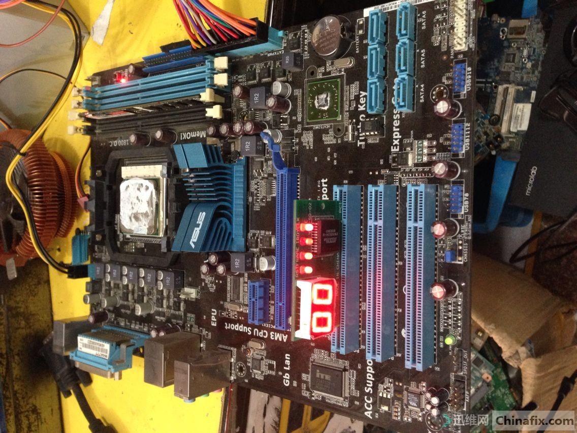 华硕m4a77t主板开机掉电保护,复位灯闪烁