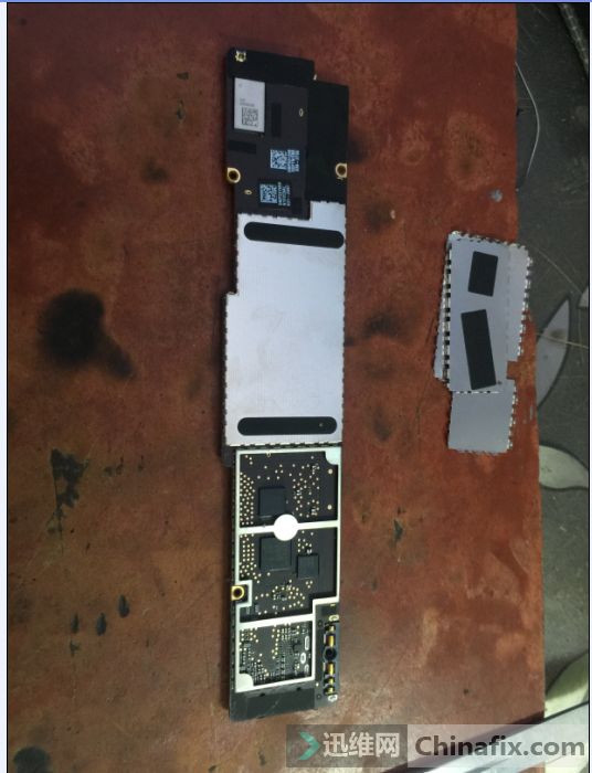 主板后面有原件小心爆锡