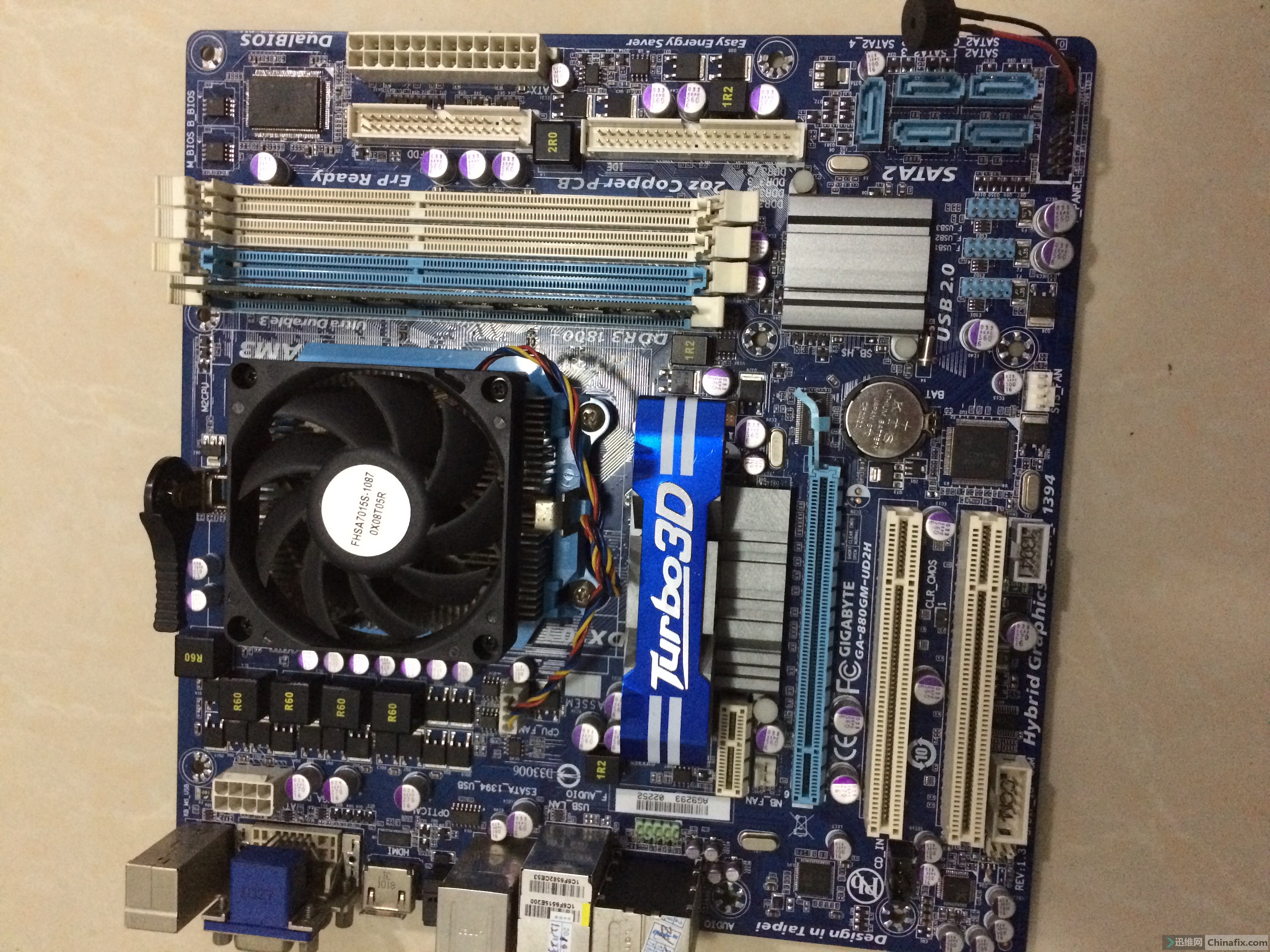 技嘉ga-880gm-ud2h上电风扇自转不开机