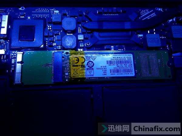APPLE SSDTHNSNS128GMFP  USB3.0U