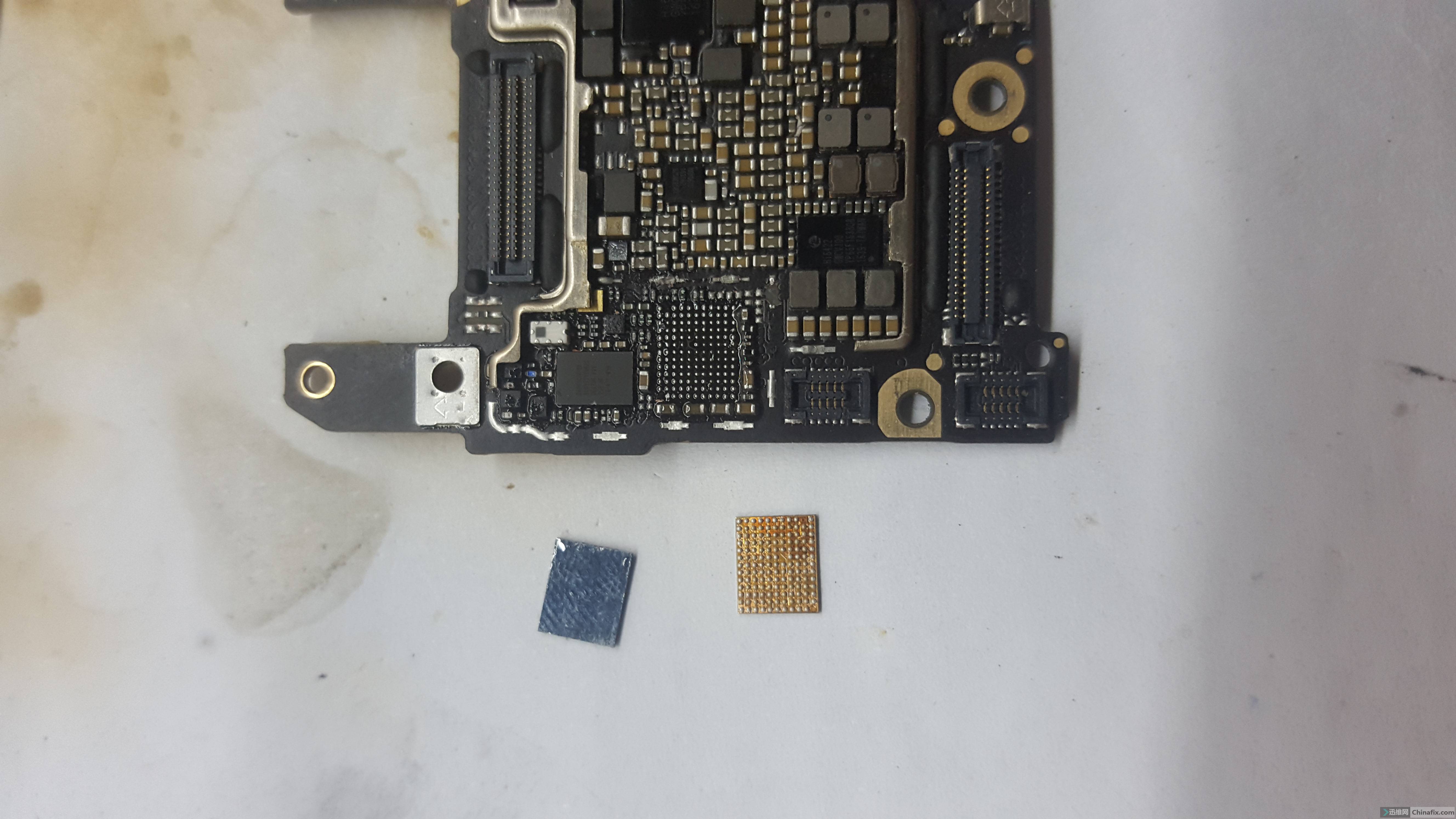 进水荣耀8不开机,拆开,主板有中度腐蚀,清洗完开机发现wifi打