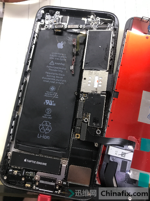 ���꾫��ȫ����һ�� iPhone8 ˤ�ɶ�· ά��Ī����·��