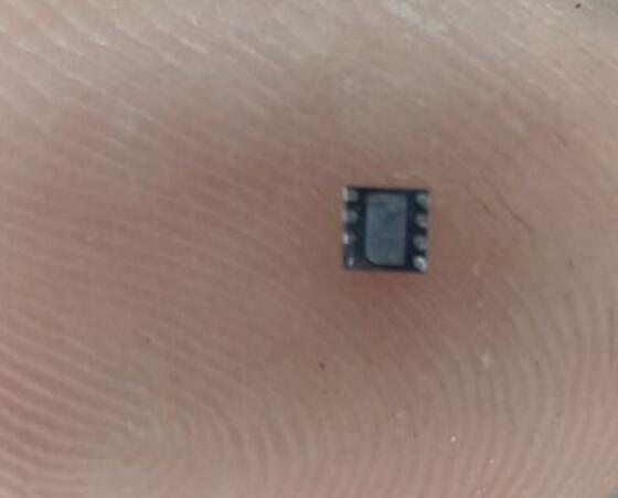 苹果A1465笔记本电脑开机白屏文件夹问号故障