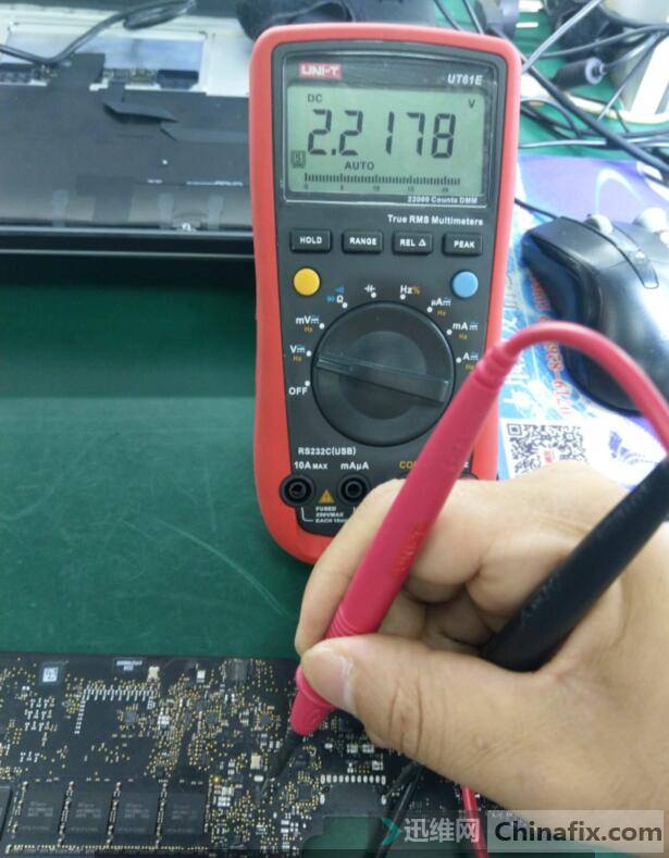 苹果A1465笔记本电脑开机白屏文件夹问号故障