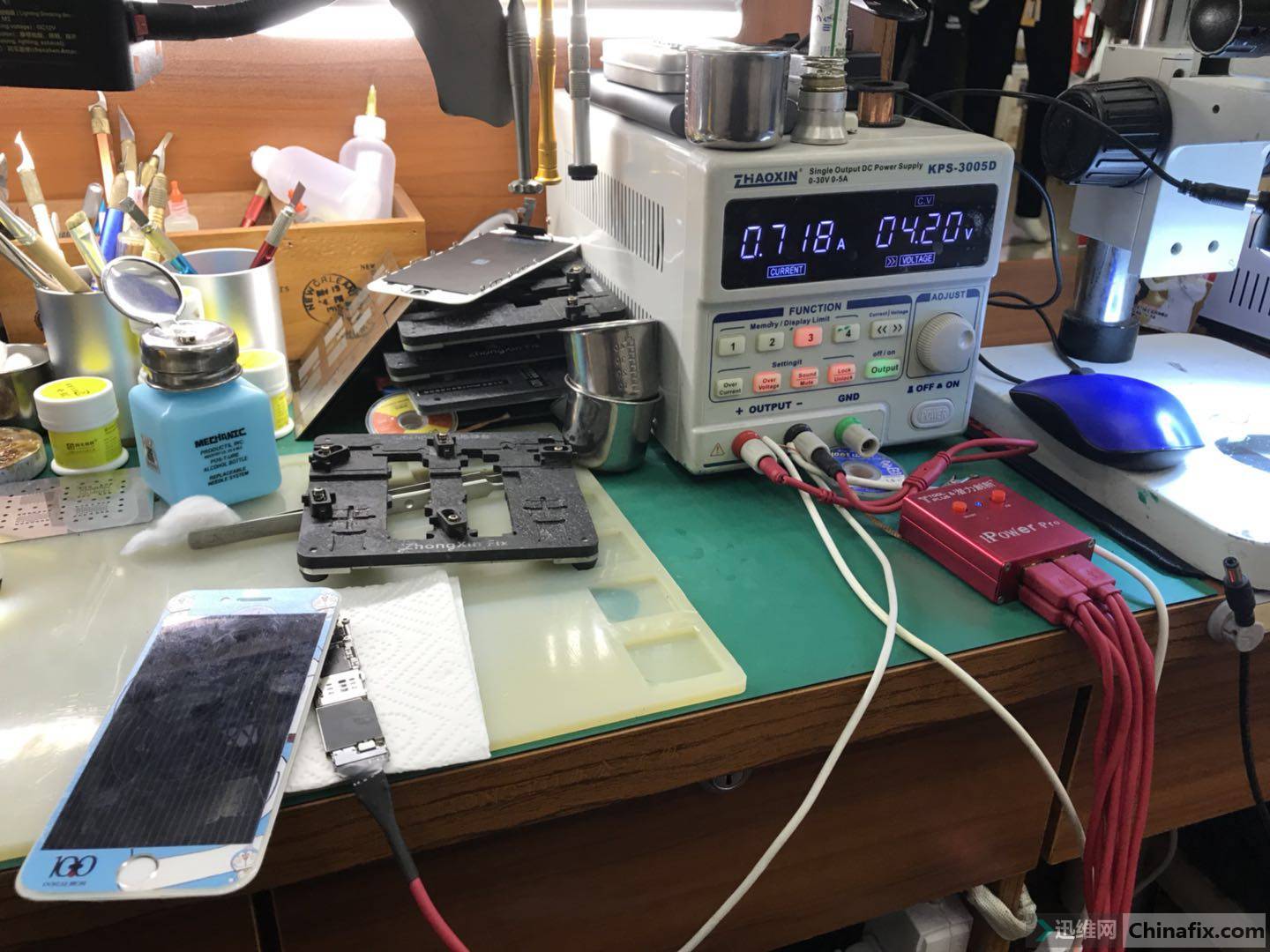 苹果6卡白苹果花屏故障维修