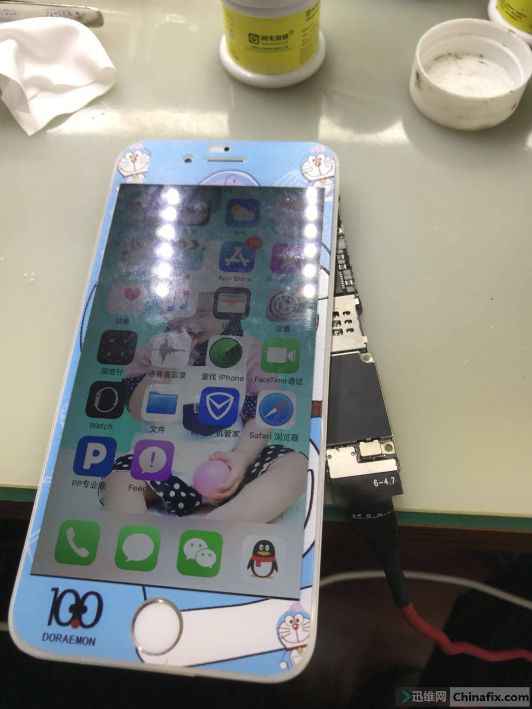 苹果6卡白苹果花屏故障维修