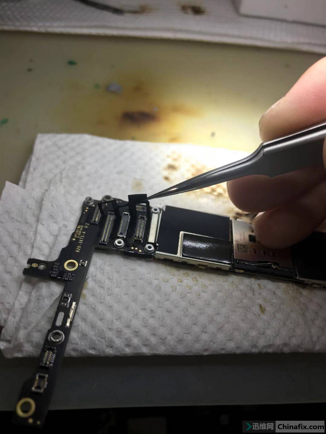 iphone6p触摸ic通病闪白条 无感距返修