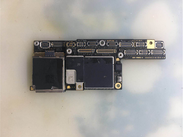iPhoneX重摔后手机不开机故障维修案例