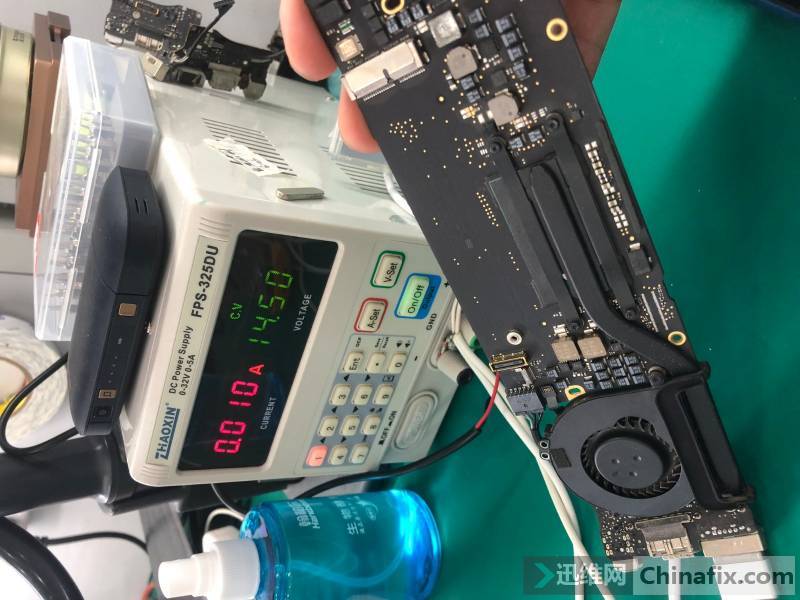 MacBook A1466 ͻȻ