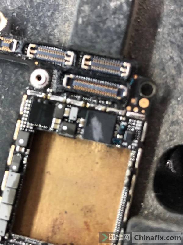 iPhone8P扩容失败导致手机无法开机维修