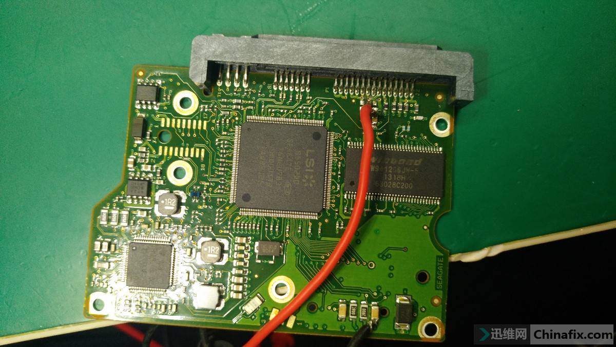 一块被烧冒烟的希捷st500g硬盘无法识别维修
